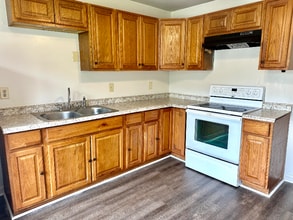 Building Photo - 1958 Lakeview Rd