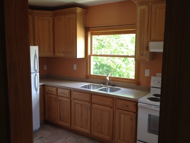 Interior Photo - 545 W Main St
