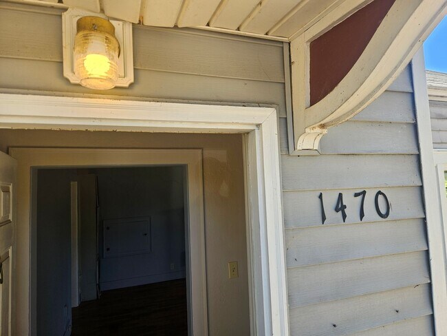 Foto del edificio - 876 1/2-1470 1/2 Lawrence St