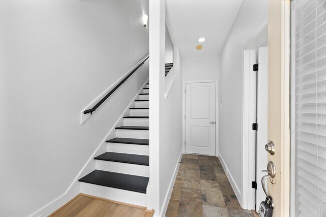 Building Photo - 2315 McIlhenny St