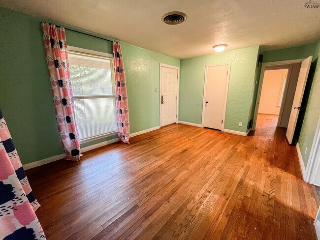 Foto del edificio - 1549 NORRIS Rd
