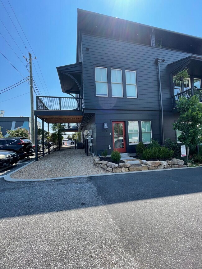 Photo - 674 Exchange St SE House