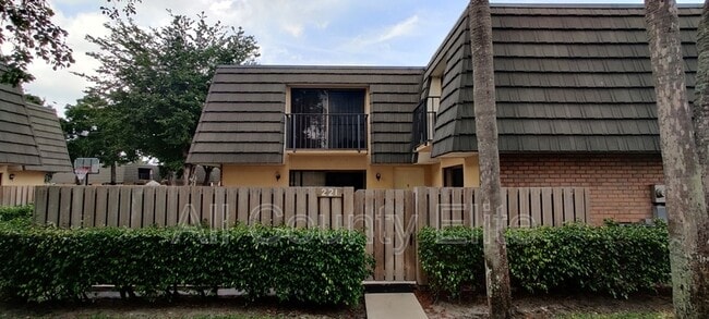 Building Photo - 221 2nd Way