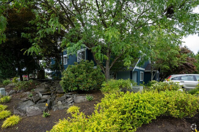 Building Photo - 3840 W Lake Sammamish Pky