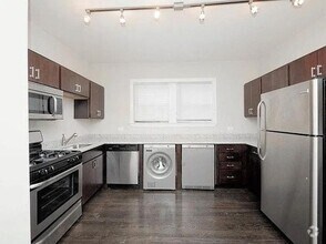 Building Photo - 1540 W Waveland Ave