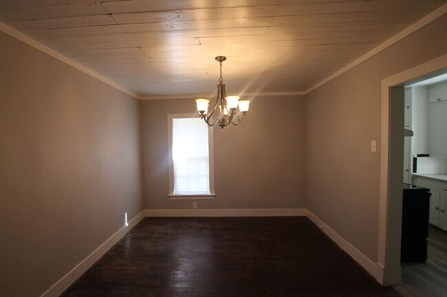 Building Photo - 134 Rowland Pl