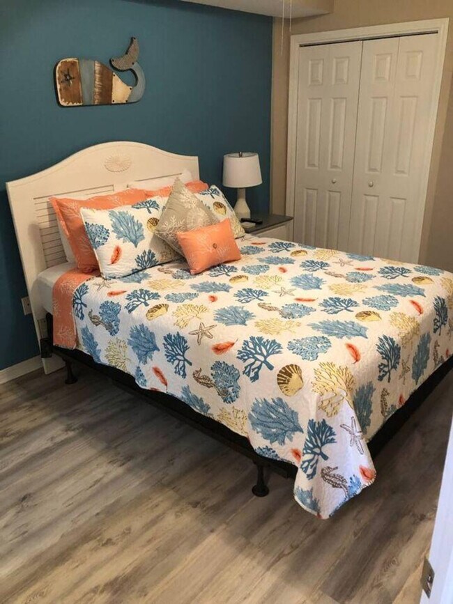 Foto del edificio - 1057 W Beach Blvd