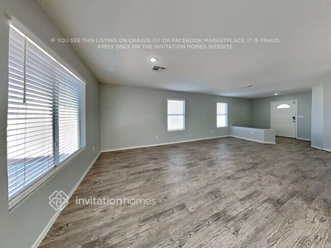 Foto del edificio - 7981 N Willow Pines Pl