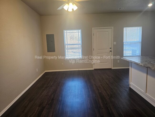 Foto del edificio - 2124 Ingalls Ln