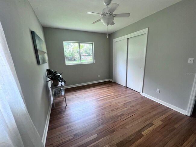 Foto del edificio - 3857 W University Ave