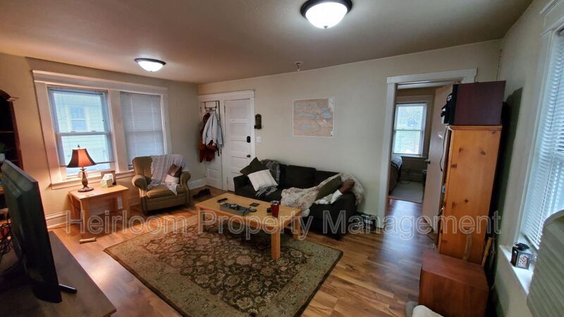 Primary Photo - 216 E 5th St