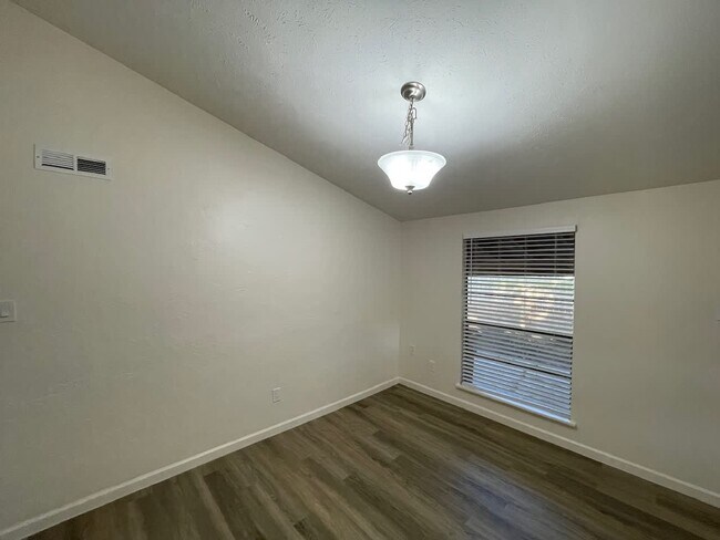 Building Photo - 18110 Navajo Trail Dr