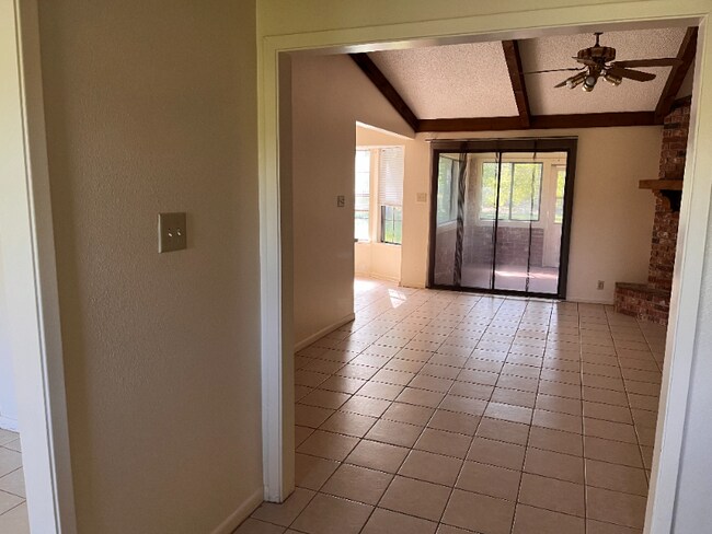 Foto del edificio - 150 Shelly Ln