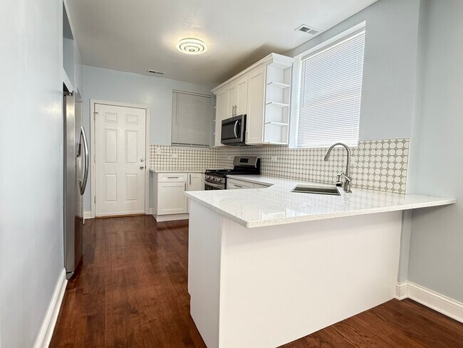 Foto del edificio - 3615 N Troy St