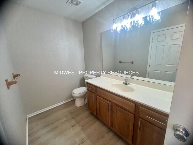 Building Photo - Ranch townhome w/ Mowing provided