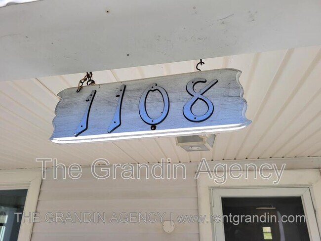 Foto del edificio - 1108 Tompkins Ave SE