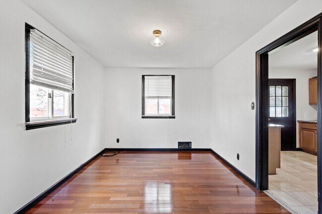 Foto del edificio - Amazing 2 bedroom home in Clairton available April 15!