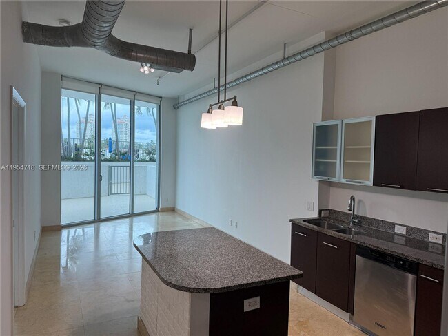 Foto del edificio - 3029 NE 188th St