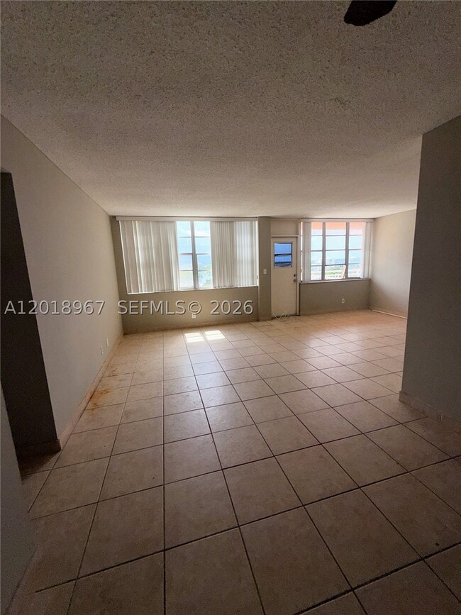 Building Photo - 2025 NE 164th St