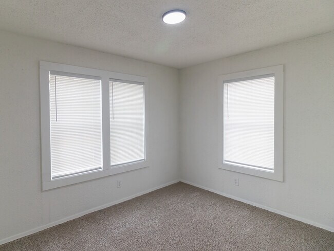 Foto del edificio - 3315 Reeves St