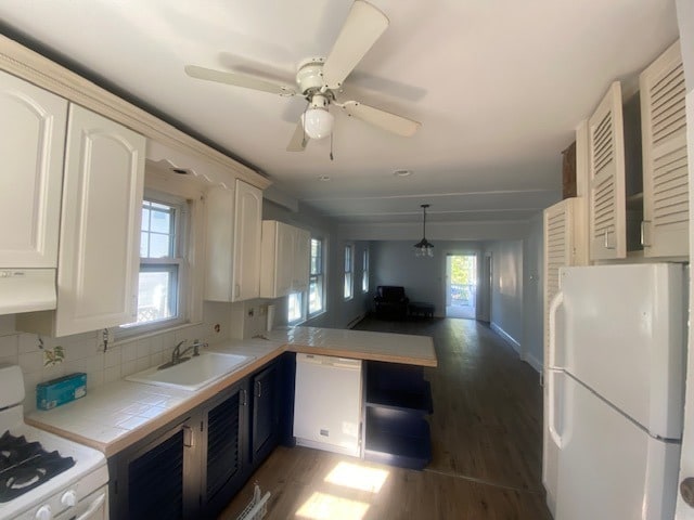 Kitchen to living room - 346 Pine St