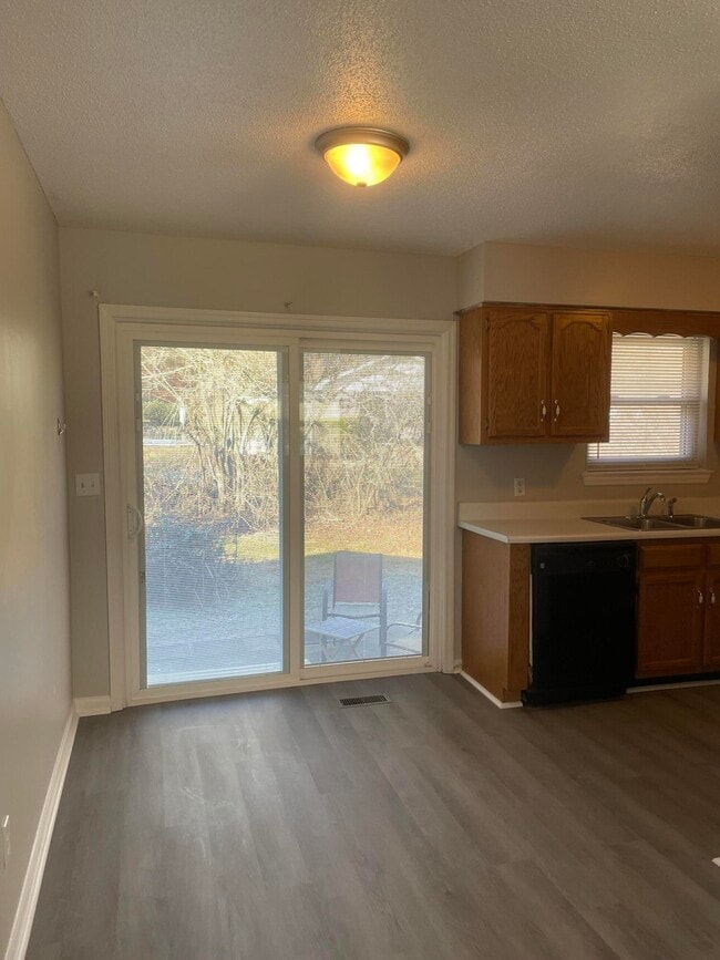 Building Photo - 4759 Tessie Ln