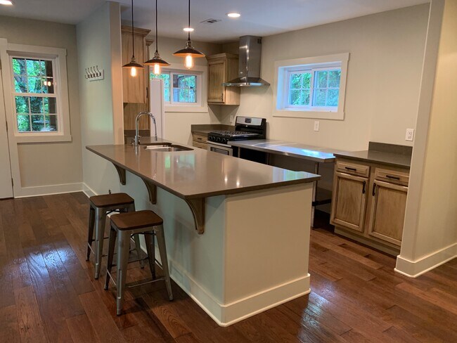 kitchen - 400 Larch Ln