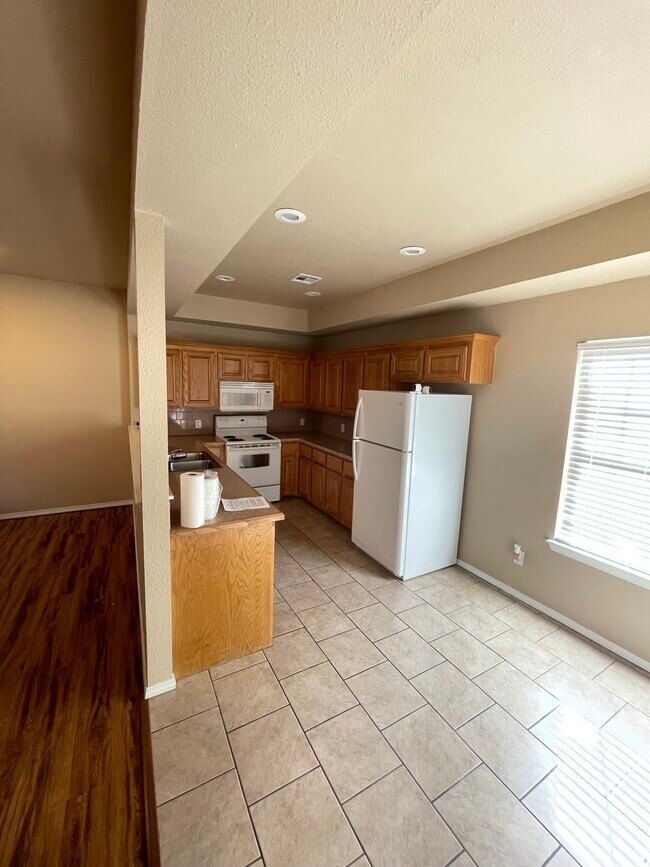 Kitchen - 1019 E Kiowa Ave