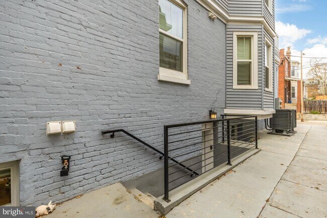 Foto del edificio - 909 Webster St NW