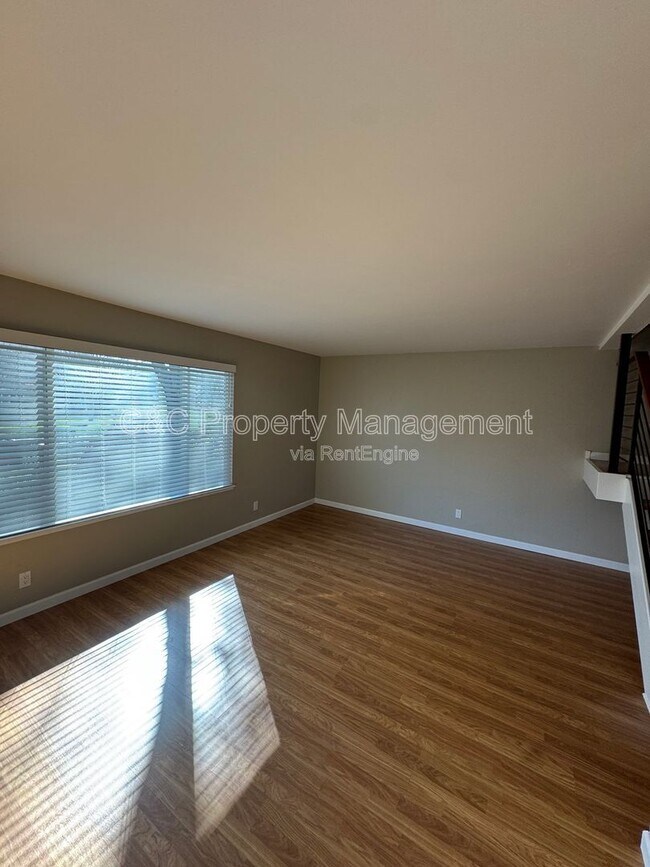 Foto del edificio - 912 Sunnybrae Ln