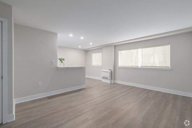 1BR, 1BA - 616SF Living Room - The Ridge Apartments