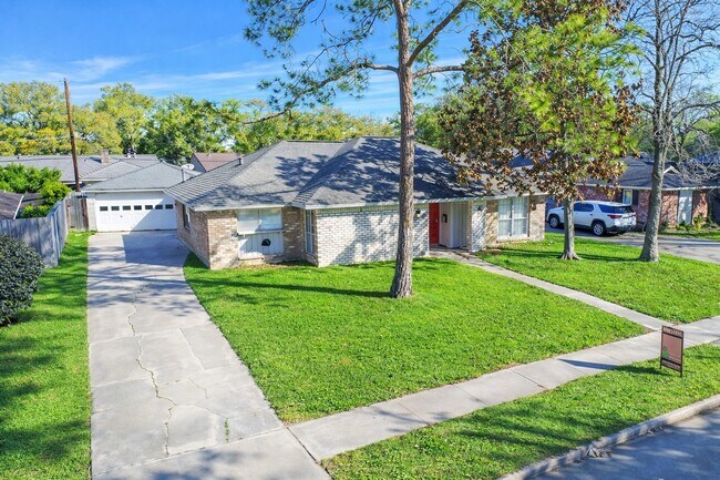 Foto del edificio - 703 Bayview Dr