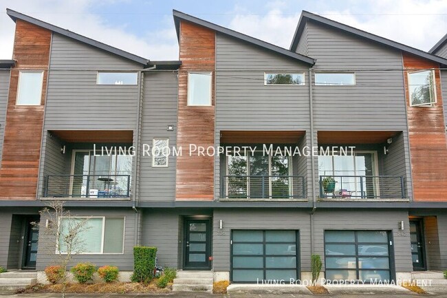 Photo - 736 N Webster St House