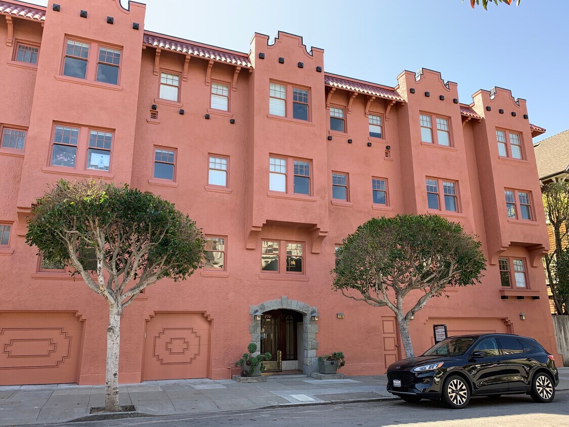 Primary Photo - 2701 Green St
