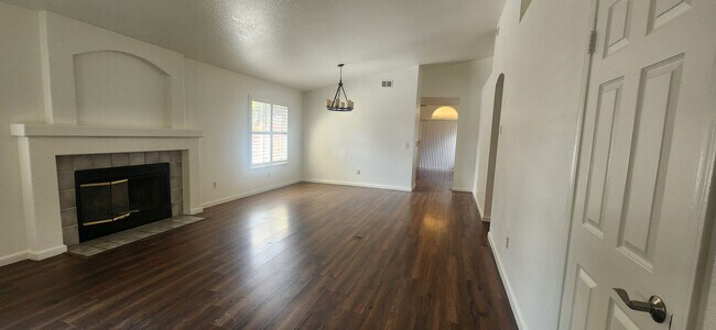 Foto del edificio - 6415 Canyon Creek Way