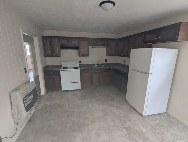 Building Photo - 2 Bedroom 1 Bath Home in Coker
