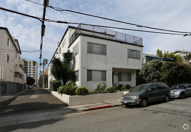 Building Photo - 117 Strand St