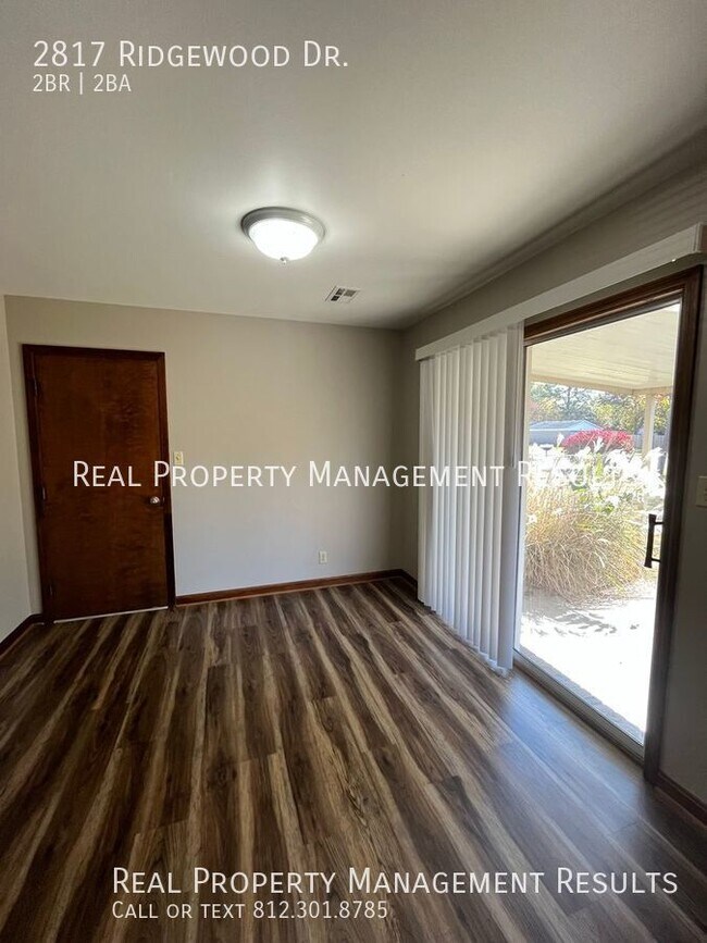 Building Photo - 2 Bedroom, 1.5 Bath Duplex, North Side