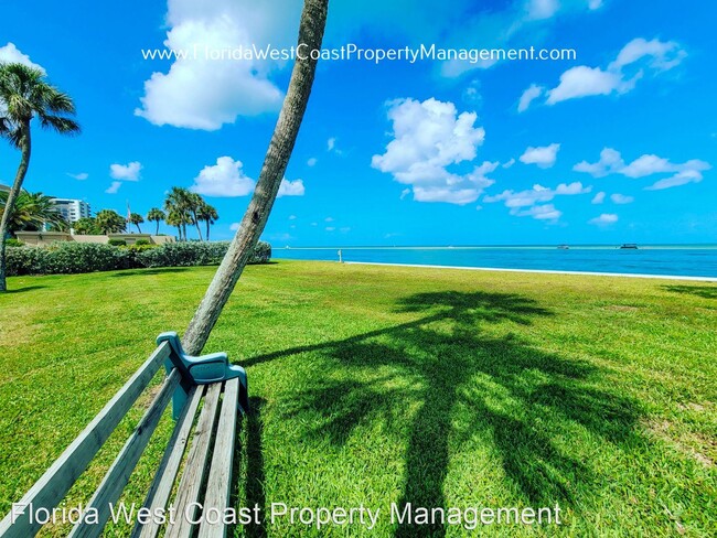 Foto del edificio - 2 br, 2 bath House - 4660 Ocean Blvd  - Ap...