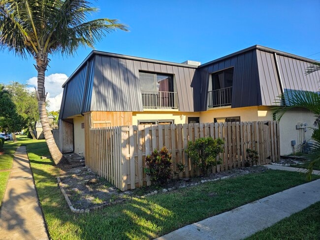 Building Photo - 2359 Waterside Dr
