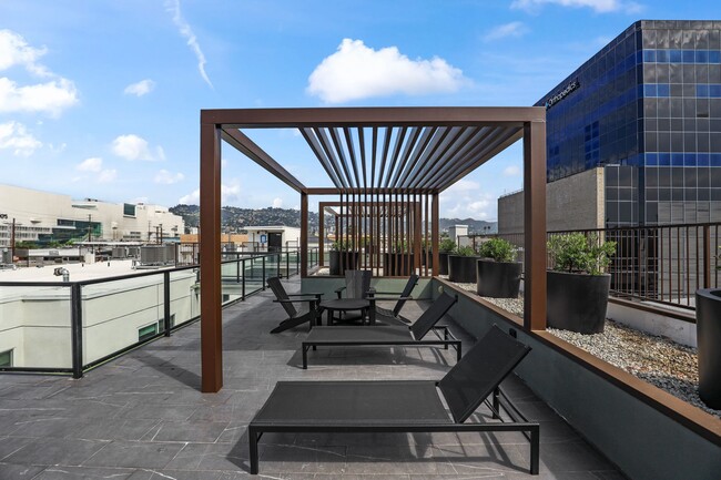 Building Photo - Blackburn La Cienega by Wiseman