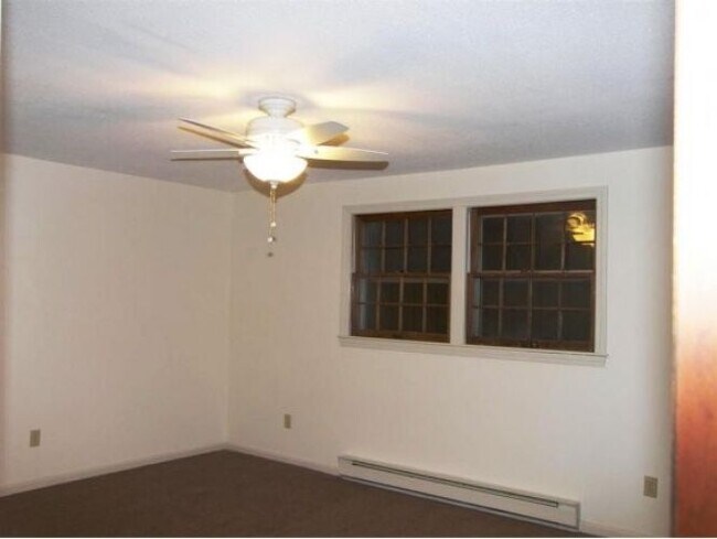 Building Photo - 15 Deerwood Dr