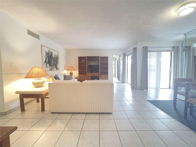 Building Photo - 9255 SW 125th Ave