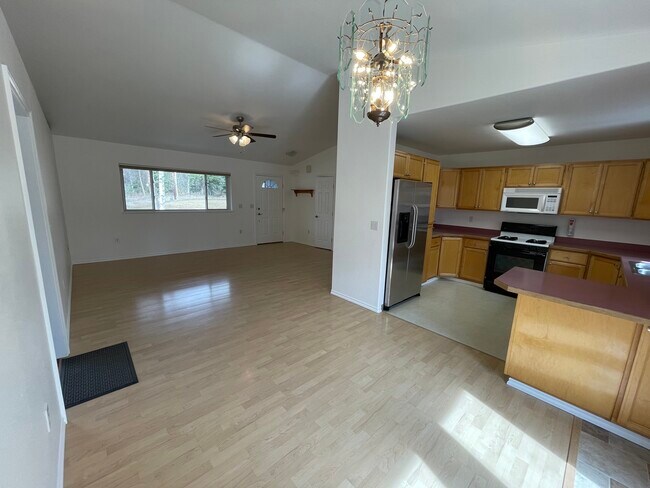 Building Photo - 7100 E Wolf Lake Dr