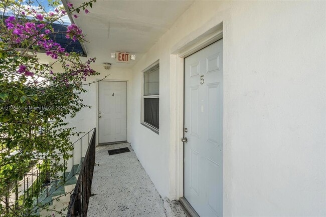 Foto del edificio - 8315 NE Miami Ct