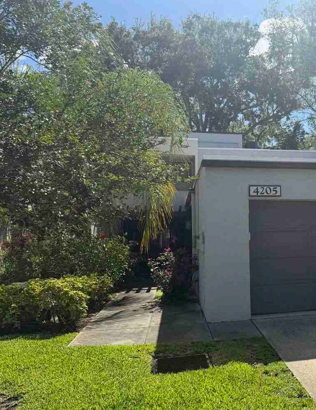 Foto del edificio - 4205 Fairway Cir