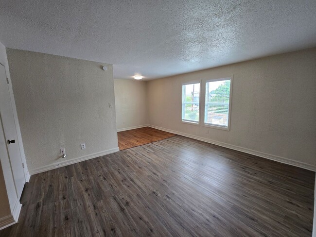 Building Photo - 4200 Boyett St