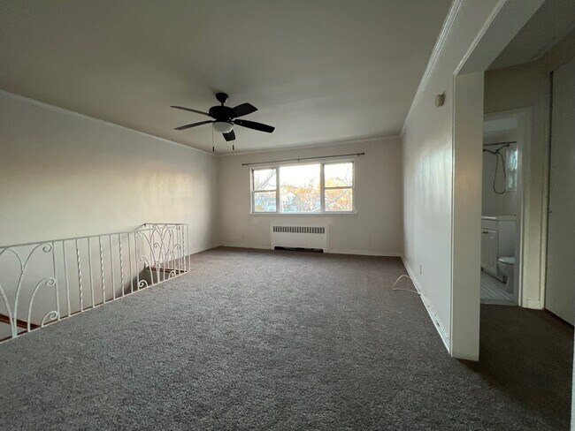 Building Photo - 8704 Marengo St