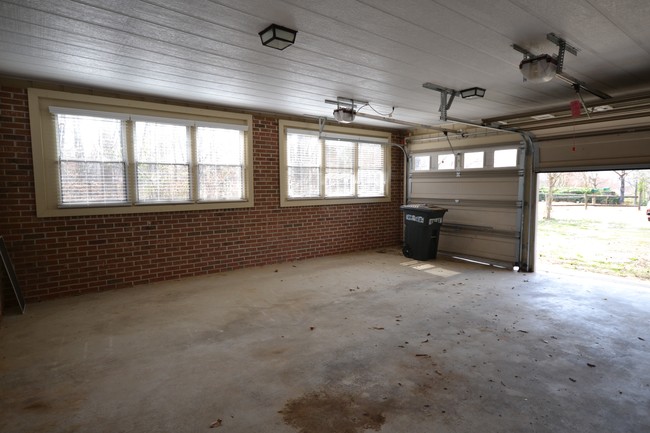 Building Photo - 739 Peniel