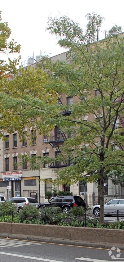 Foto del edificio - 2411 Adam Clayton Powell Jr Blvd